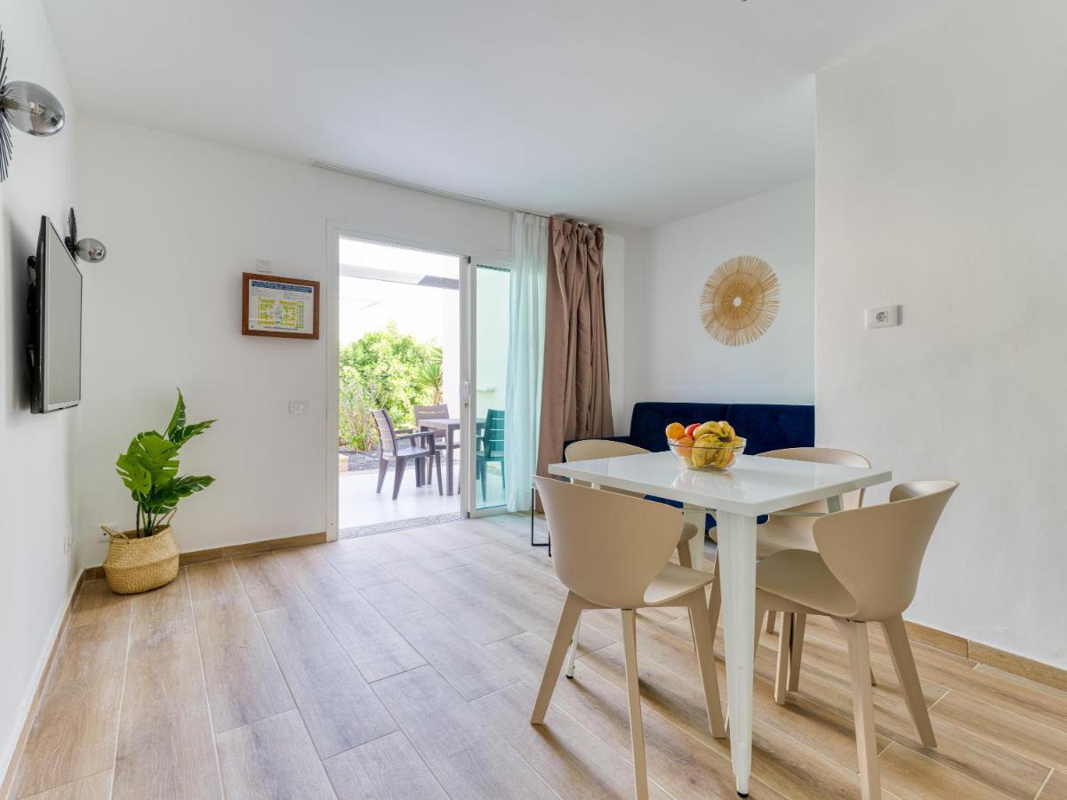Homeforguest Moderno Apartamento Con Piscina En コラレホ エクステリア 写真